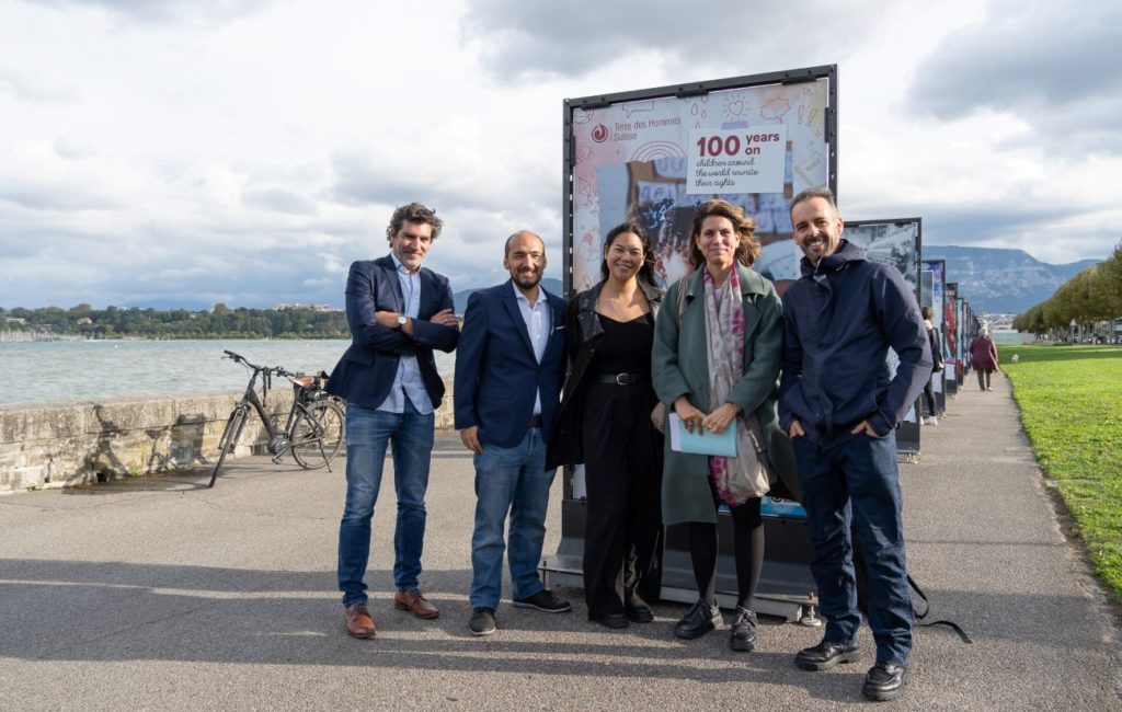 La inauguración de la exposición en presencia de la alcaldesa de la ciudad de Ginebra, Christina Kitsos